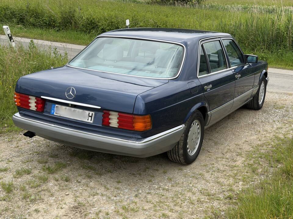 Image 6/20 of Mercedes-Benz 560 SEL (1988)