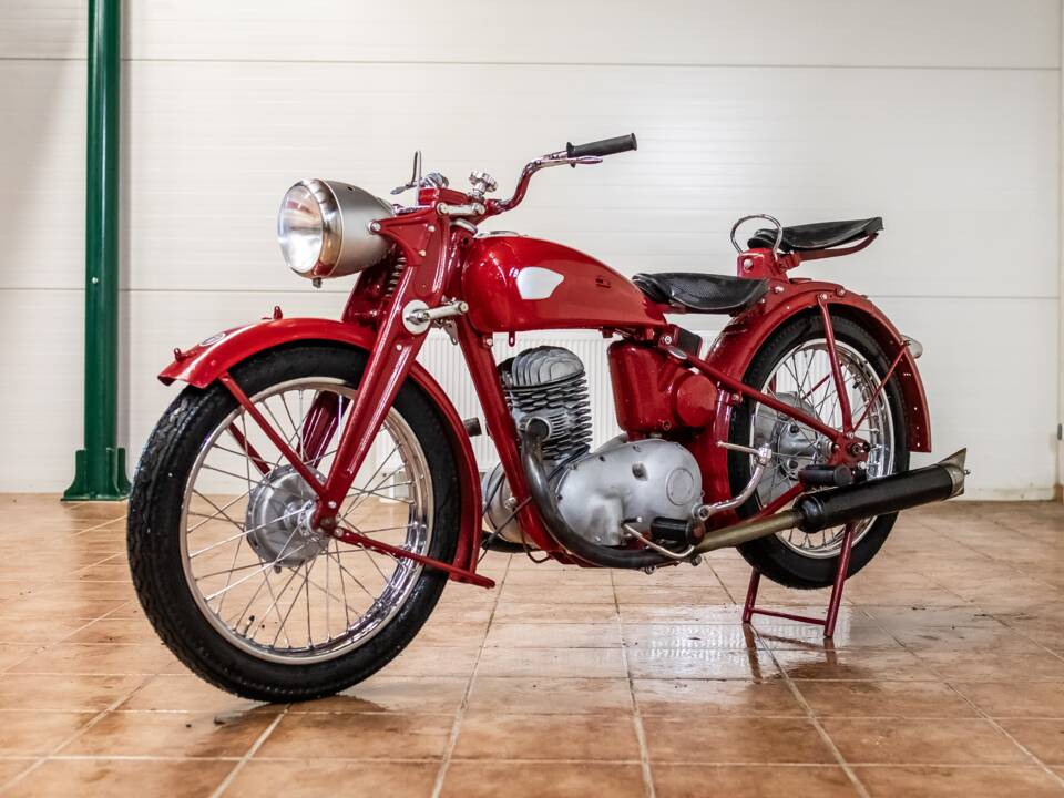 Image 1/14 de Triumph (TWN) BD 250 (1900)