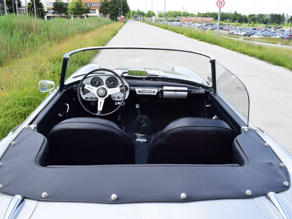 Image 7/18 de Alfa Romeo 2000 Spider (1960)