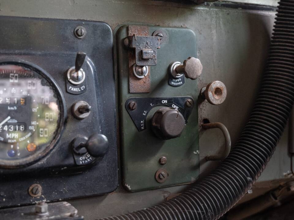 Image 34/50 de Land Rover 88 (1974)