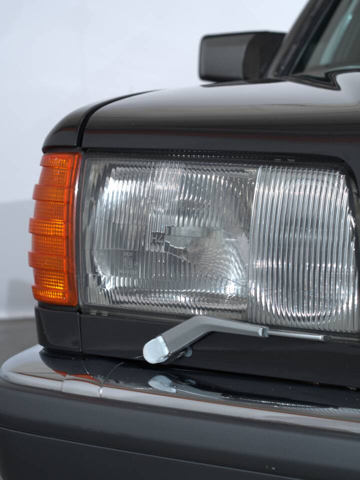 Image 7/52 of Mercedes-Benz 560 SEL (1988)