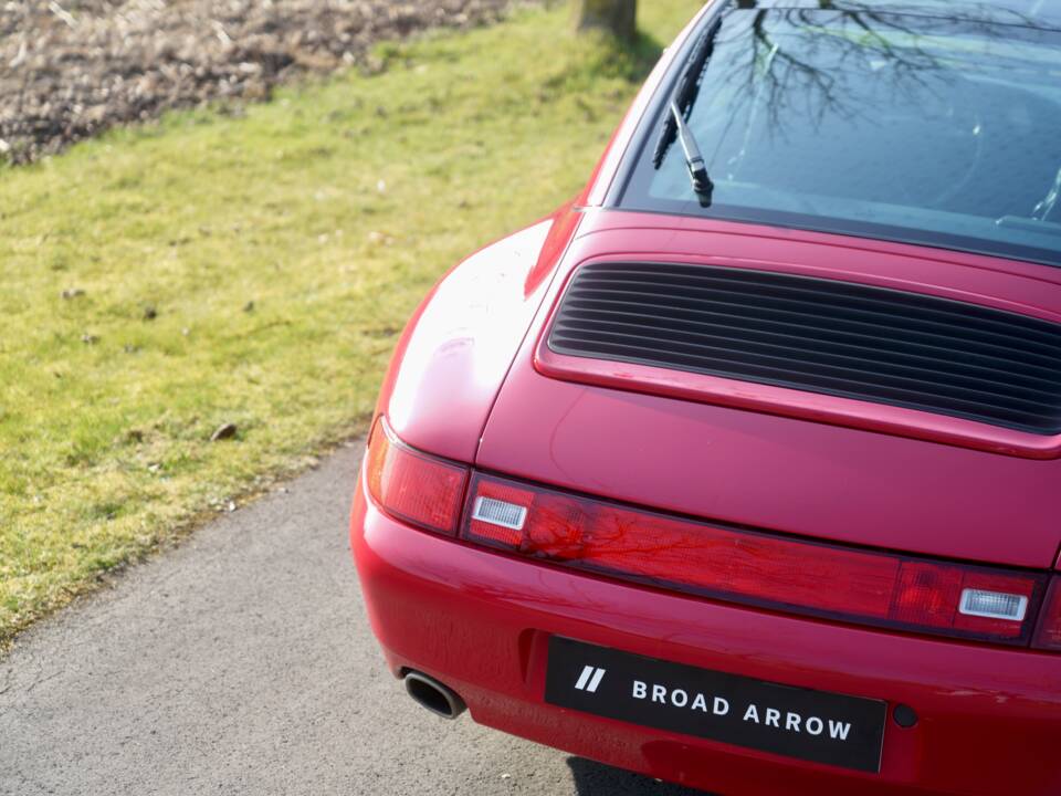 Image 18/46 of Porsche 911 Carrera (1997)