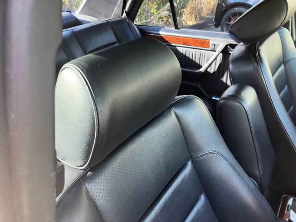 Immagine 23/44 di Mercedes-Benz E 500 (1993)
