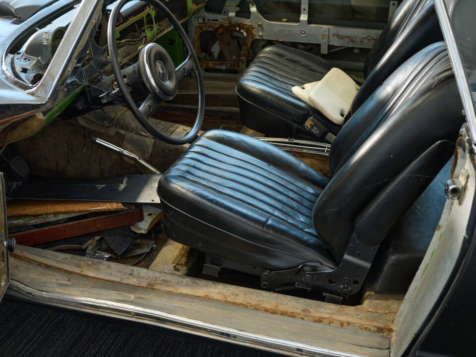 Image 7/47 de Mercedes-Benz 250 SL (1967)