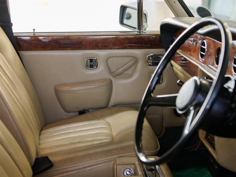 Imagen 41/50 de Rolls-Royce Silver Shadow II (1977)