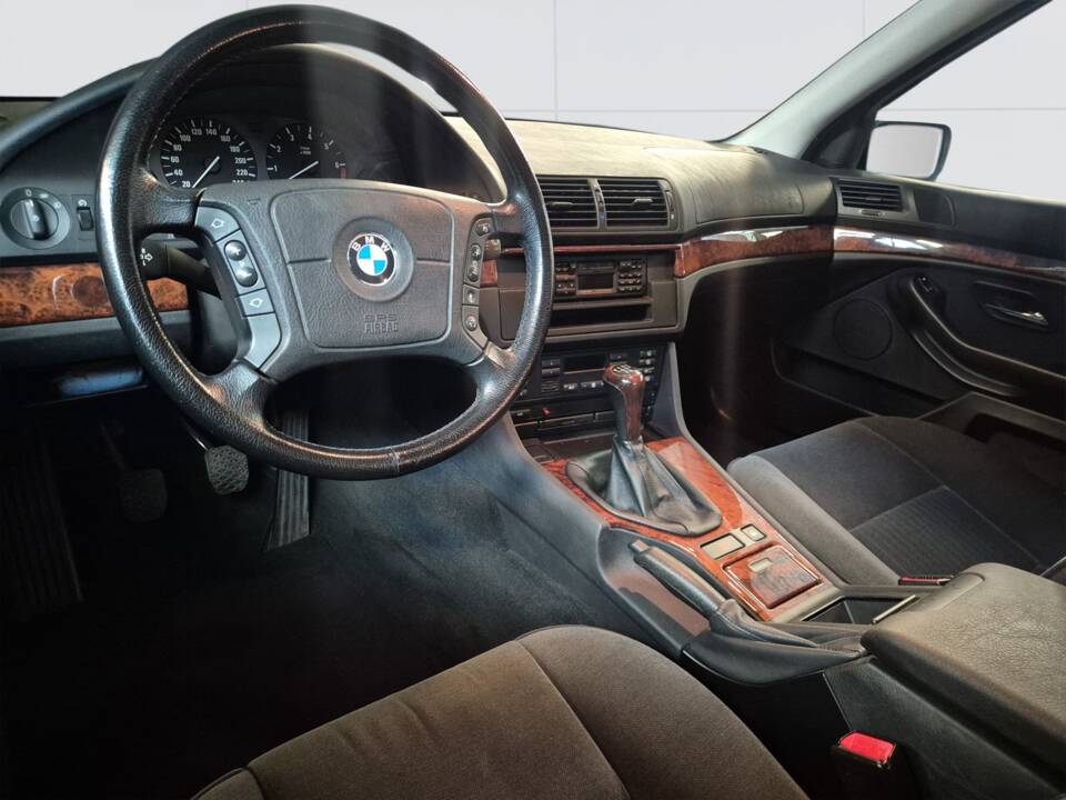 Image 10/13 of BMW 528i (1997)
