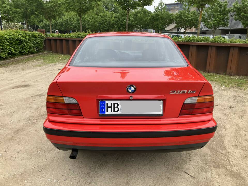 Immagine 6/35 di BMW 318is (1992)