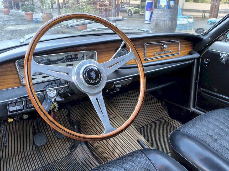 Image 26/54 de FIAT 1300 Vignale (1965)