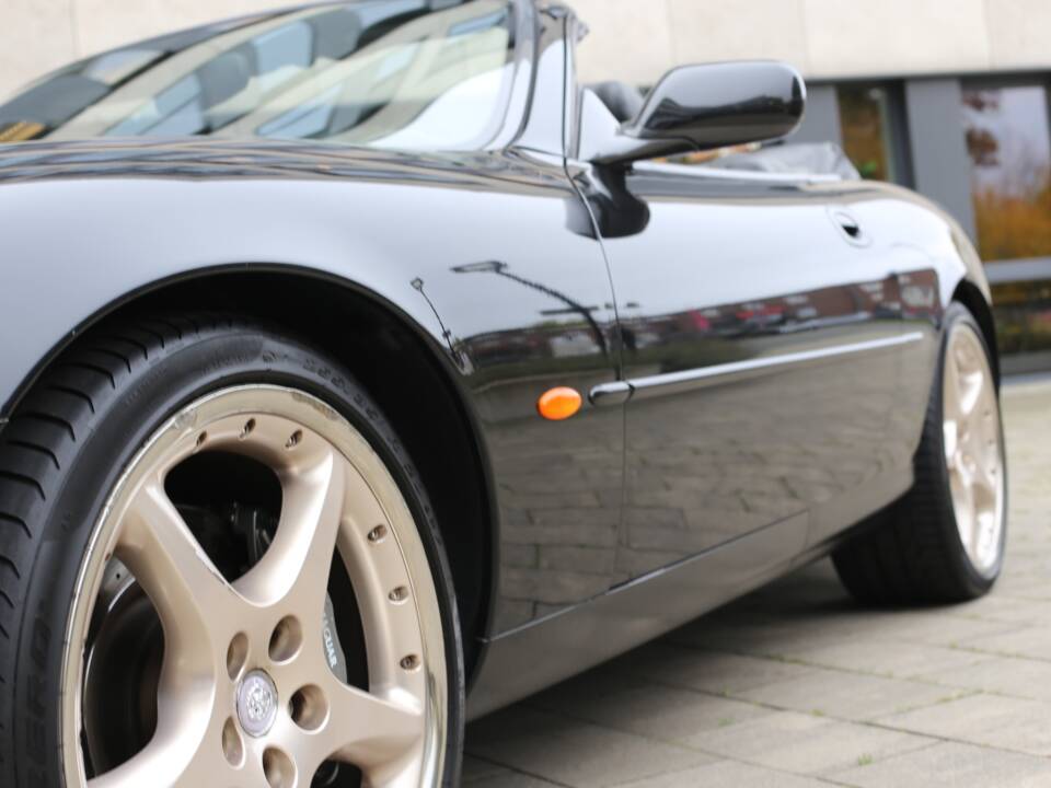Immagine 31/45 di Jaguar XKR (2001)