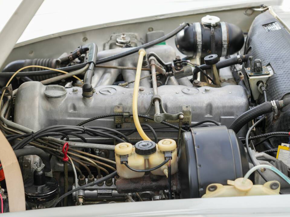 Imagen 35/41 de Mercedes-Benz 280 SL (1971)