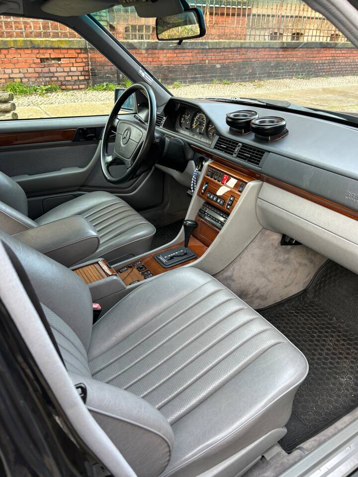 Image 11/21 of Mercedes-Benz 300 TE 4-Matic (1992)