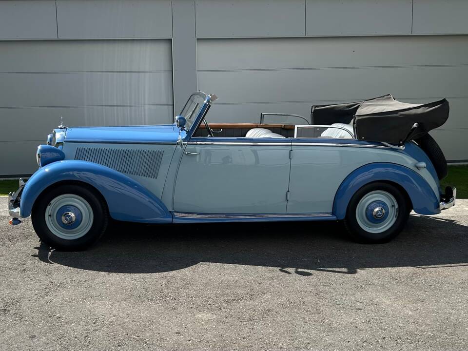Image 3/9 of Mercedes-Benz 230 Cabriolet B (1939)