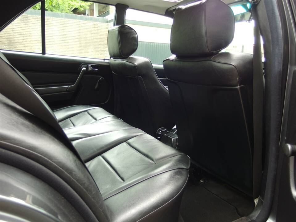 Immagine 62/98 di Mercedes-Benz 190 E 2.3-16 (1985)