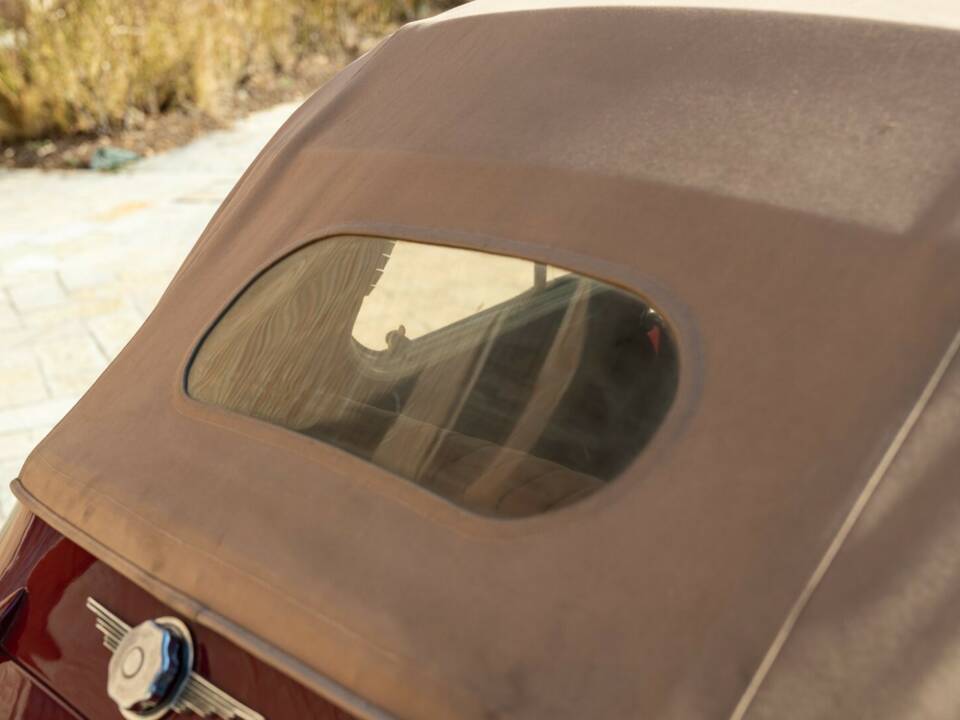 Image 17/50 of Renault 4 CV Décapotable (1957)