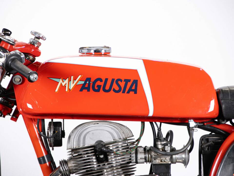Image 26/50 of MV Agusta 350 S (1972)