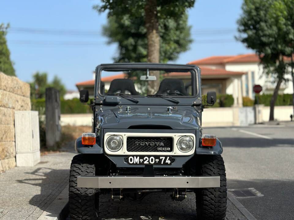 Image 2/50 of Toyota Land Cruiser BJ 40 (1981)
