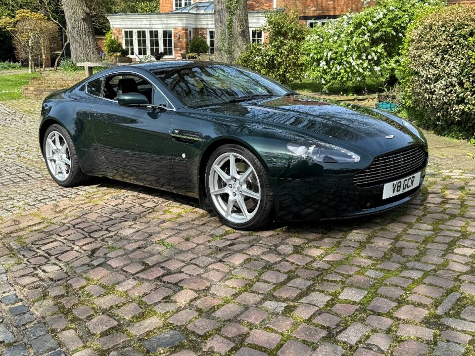 Immagine 2/28 di Aston Martin V8 Vantage (2007)