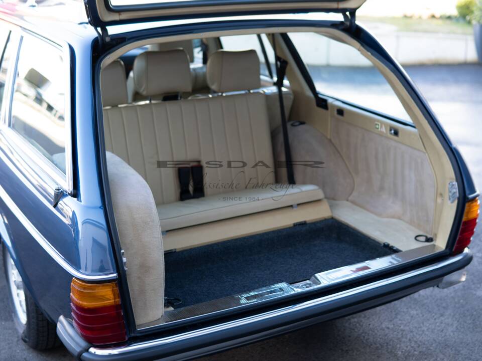 Bild 19/36 von Mercedes-Benz 280 TE (1981)