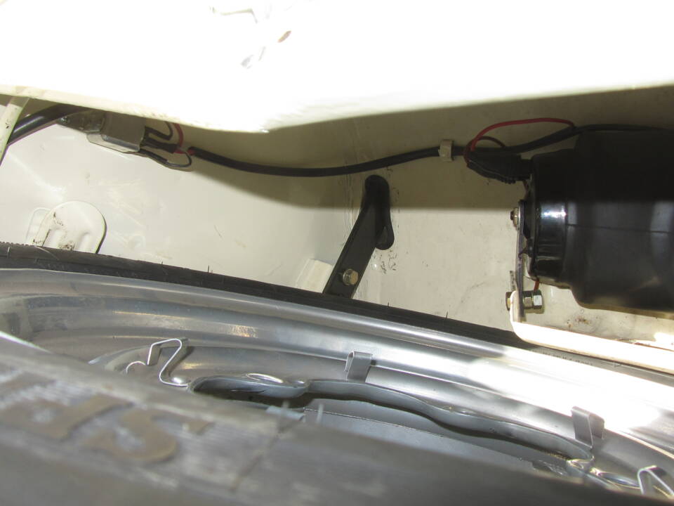 Image 15/45 of Volkswagen Karmann Ghia 1300 (1965)