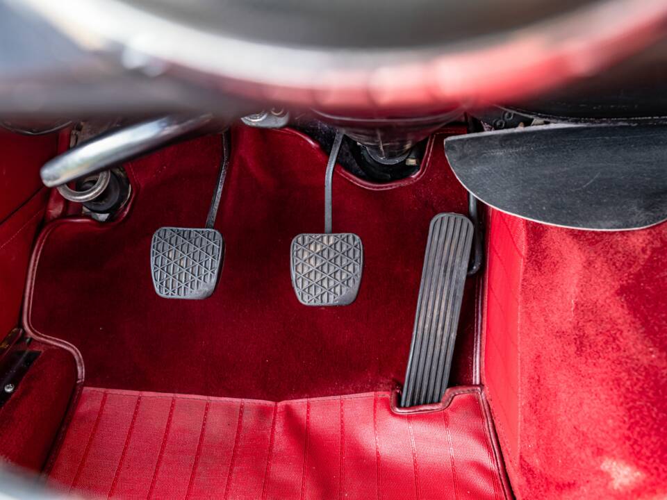 Image 28/86 of Mercedes-Benz 300 SE (1965)