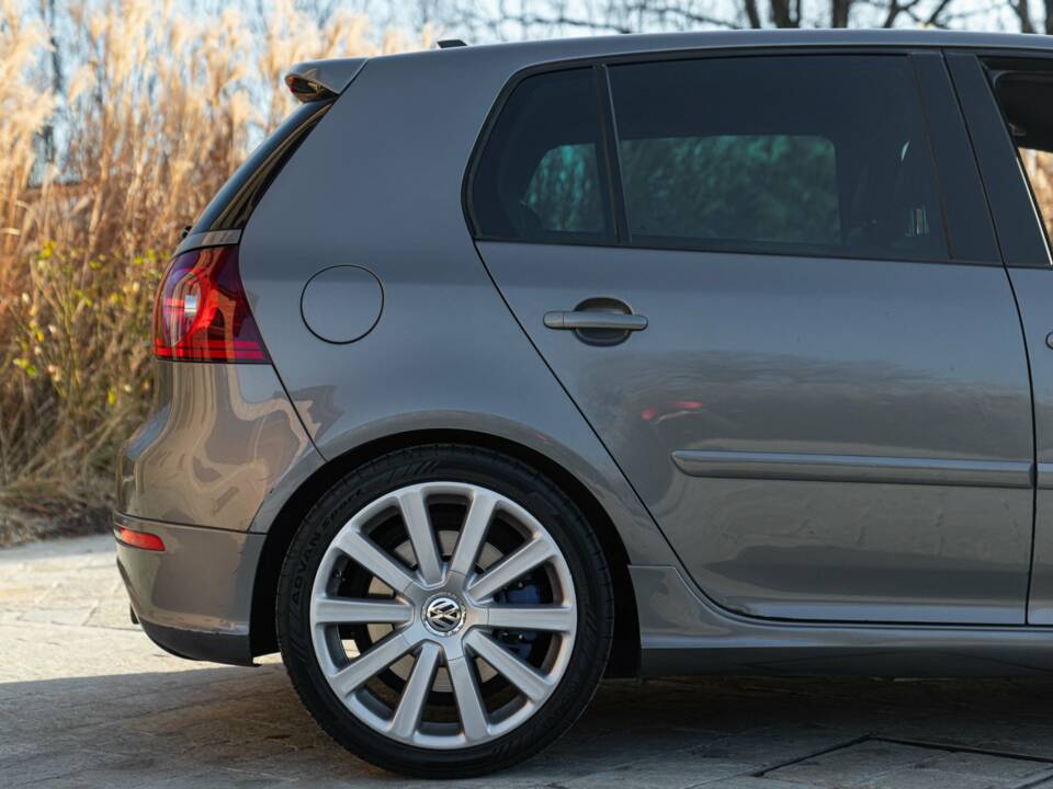 Image 16/50 of Volkswagen Golf V 3.2 R32 (2009)