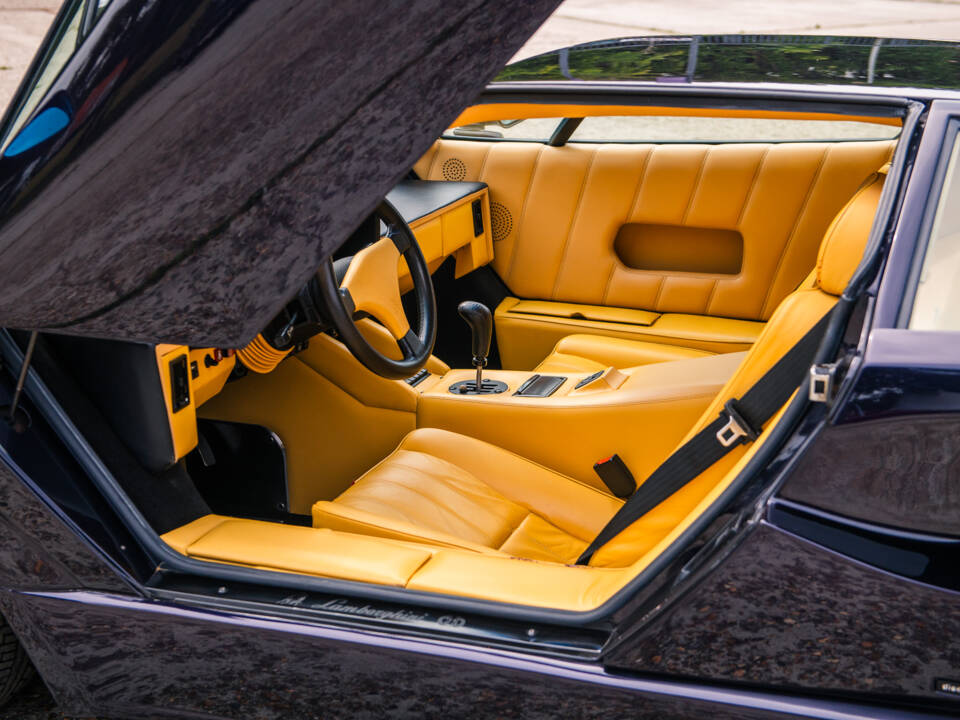 Image 26/39 of Lamborghini Countach 25th Anniversary (1990)