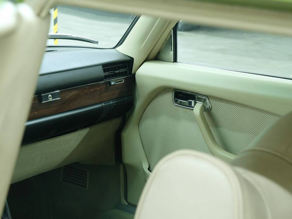 Image 32/50 de Mercedes-Benz 450 SEL 6,9 (1976)
