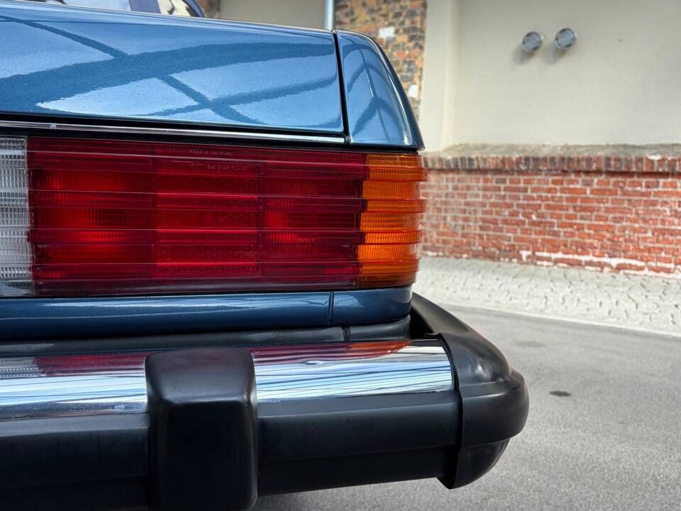Image 20/88 of Mercedes-Benz 380 SL (1984)