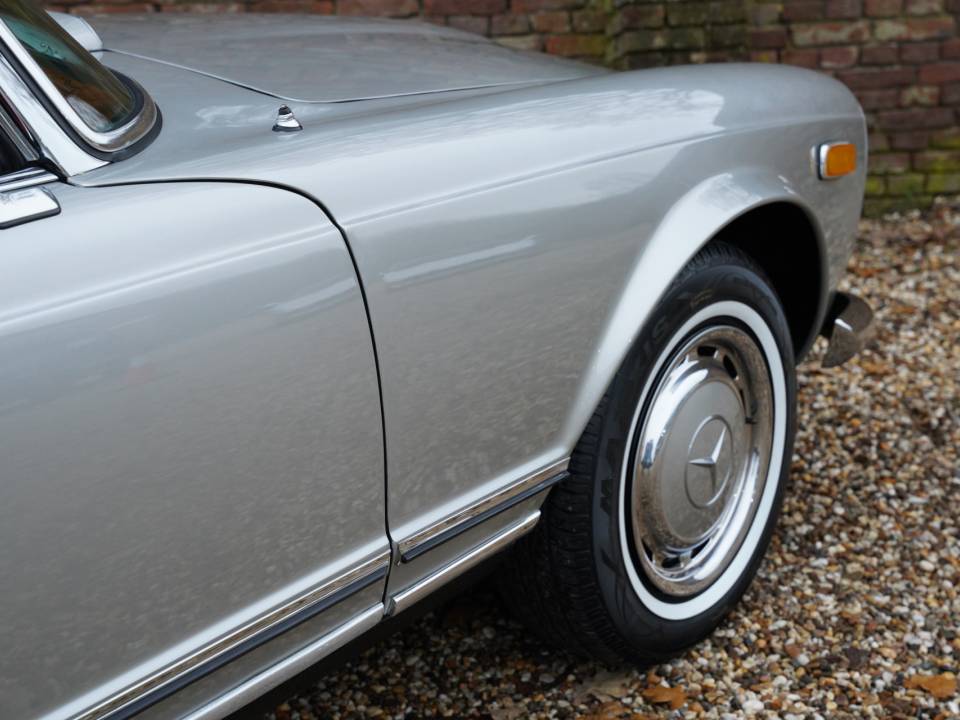 Image 38/50 of Mercedes-Benz 280 SL (1969)