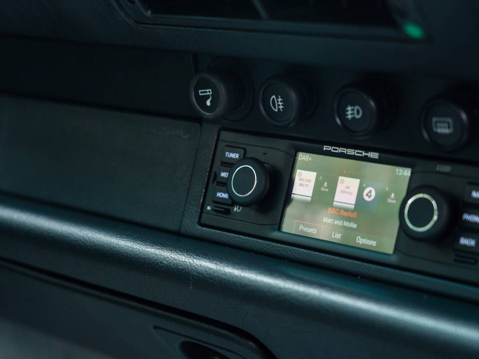 Image 34/68 of Porsche 911 Carrera (1997)