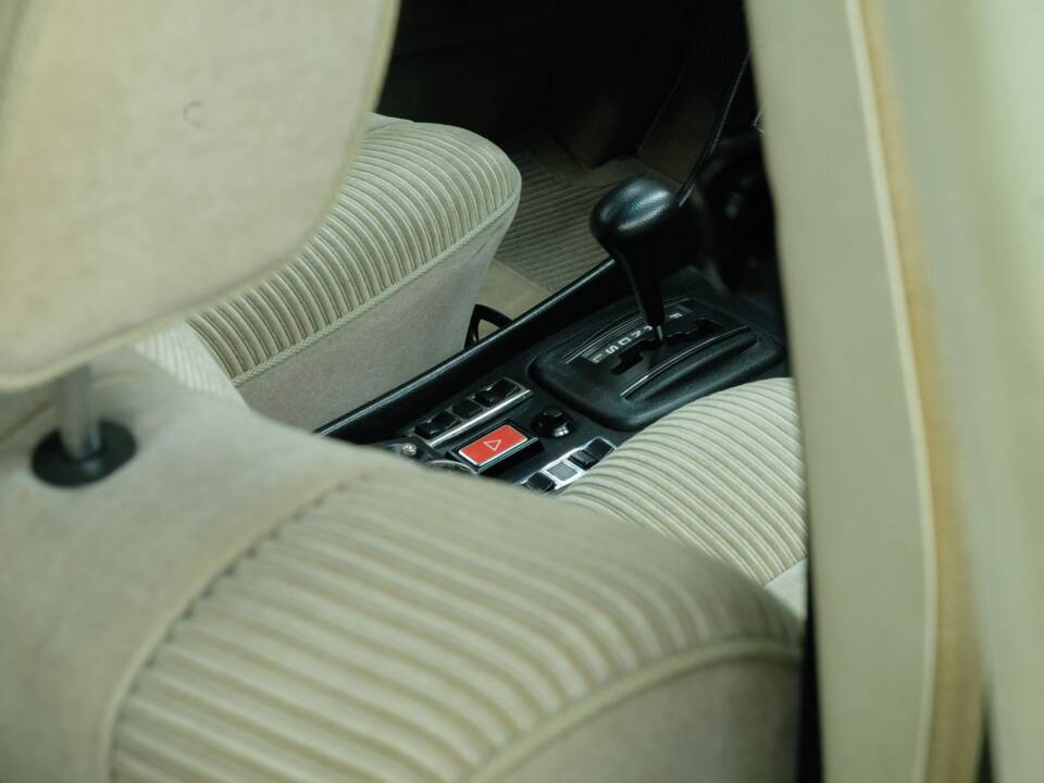 Image 37/50 de Mercedes-Benz 450 SEL 6,9 (1975)