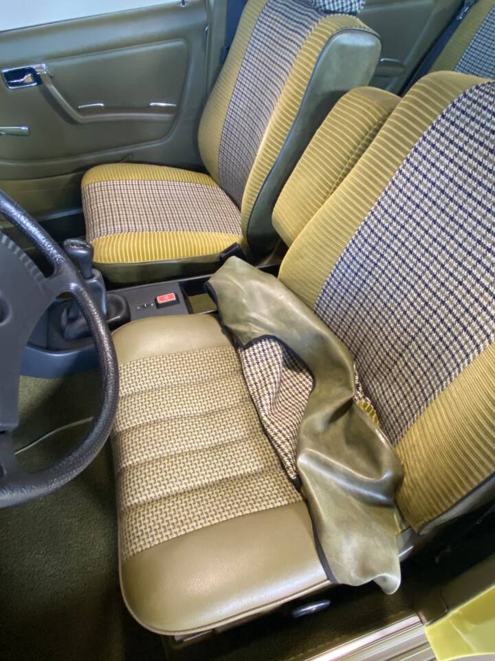 Bild 16/71 von Mercedes-Benz 250 (1979)