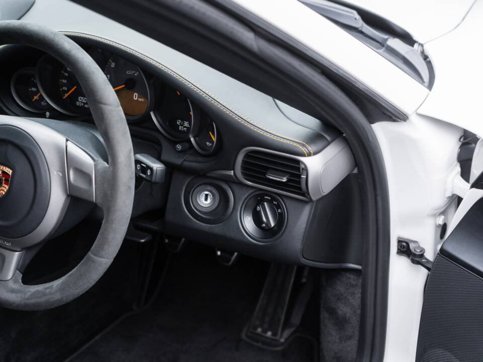 Bild 37/52 von Porsche 911 GT2 (2008)