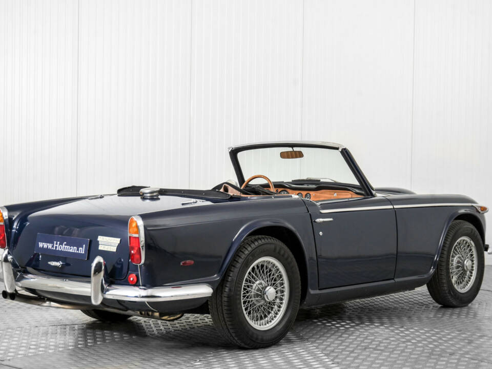 Image 2/50 de Triumph TR 250 (1968)