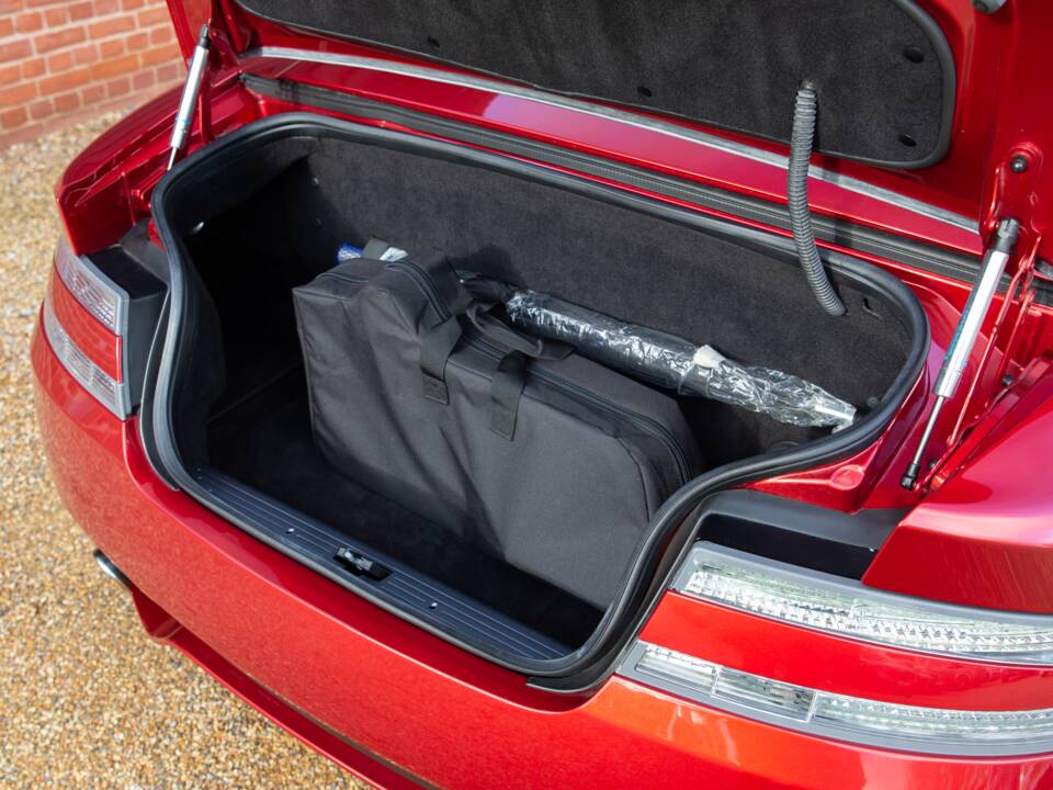 Afbeelding 65/81 van Aston Martin DB 9 Volante (2015)