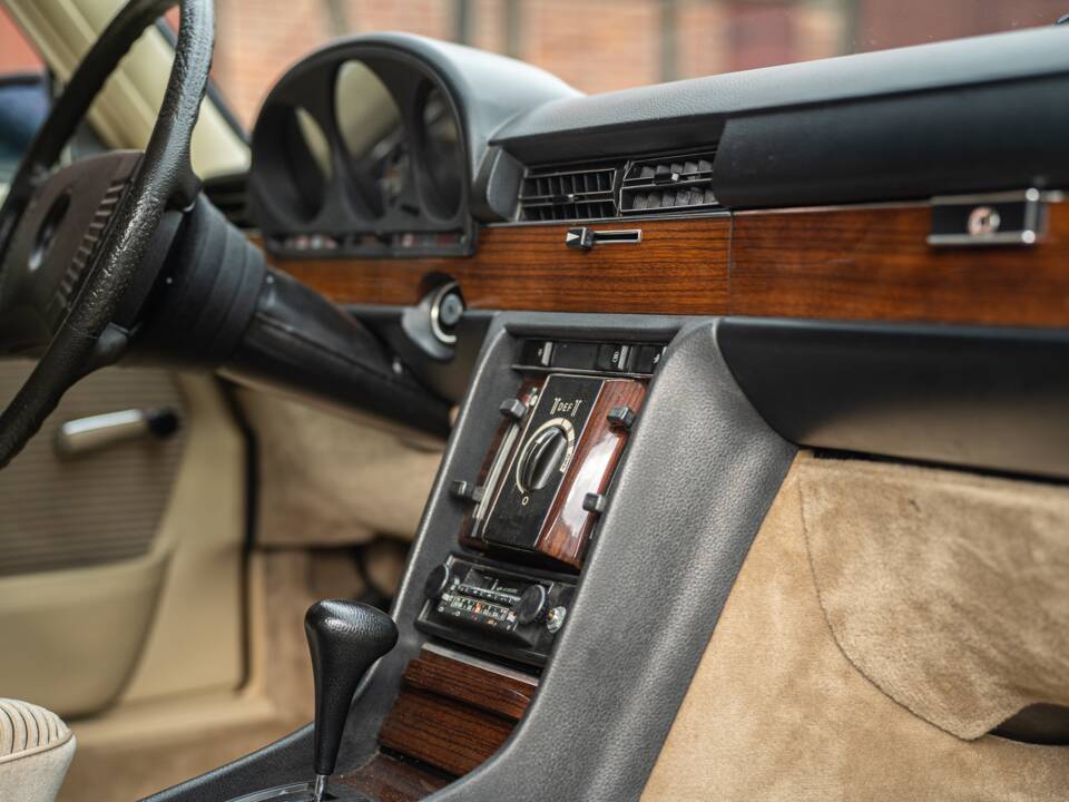 Image 32/81 of Mercedes-Benz 280 SE (1979)