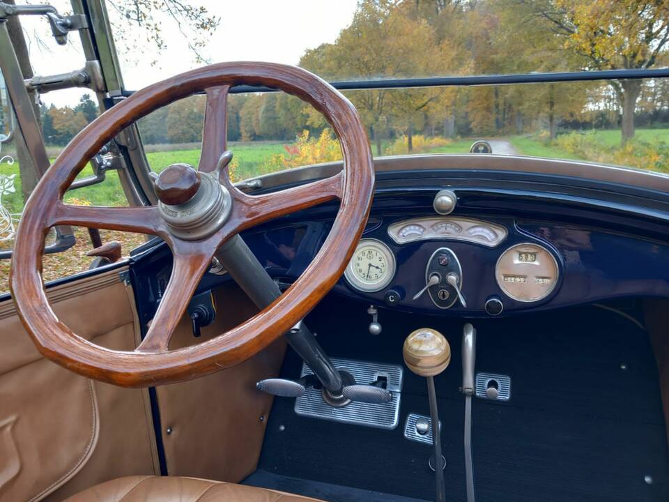 Image 2/8 of Cadillac V-63 (1924)