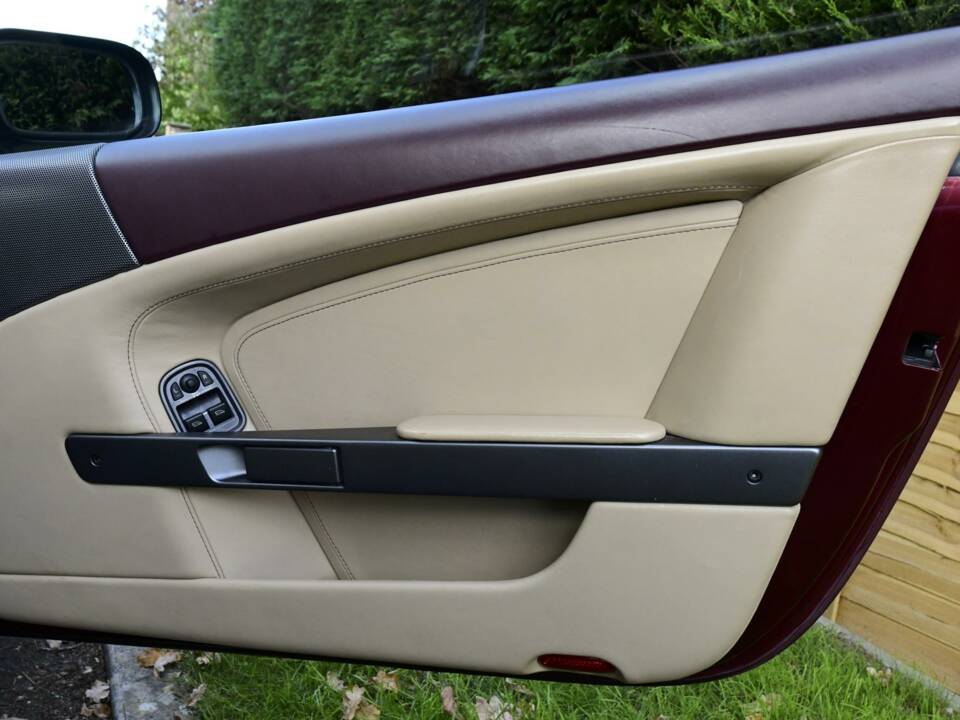 Bild 39/50 von Aston Martin DB 9 (2005)