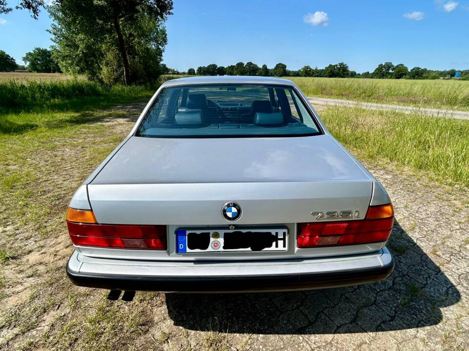 Image 23/33 de BMW 735i (1990)