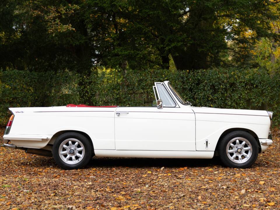 Image 2/50 of Triumph Herald 1200 (1967)
