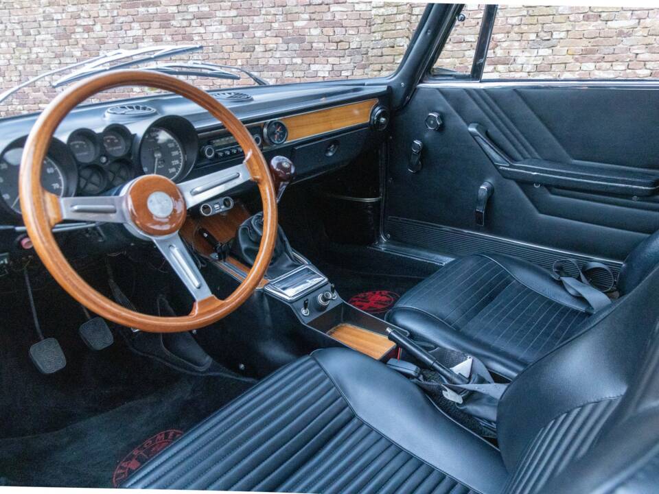 Image 36/50 of Alfa Romeo Giulia GT 1300 Junior (1971)