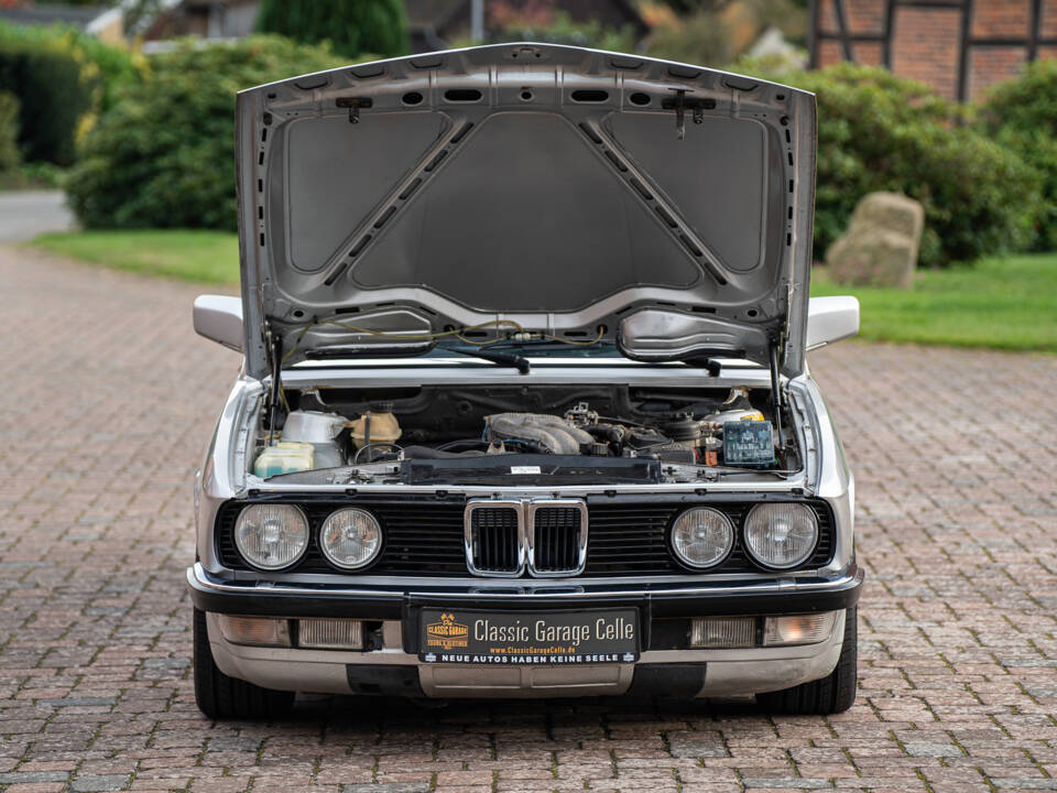 Bild 9/43 von BMW 525i (1986)