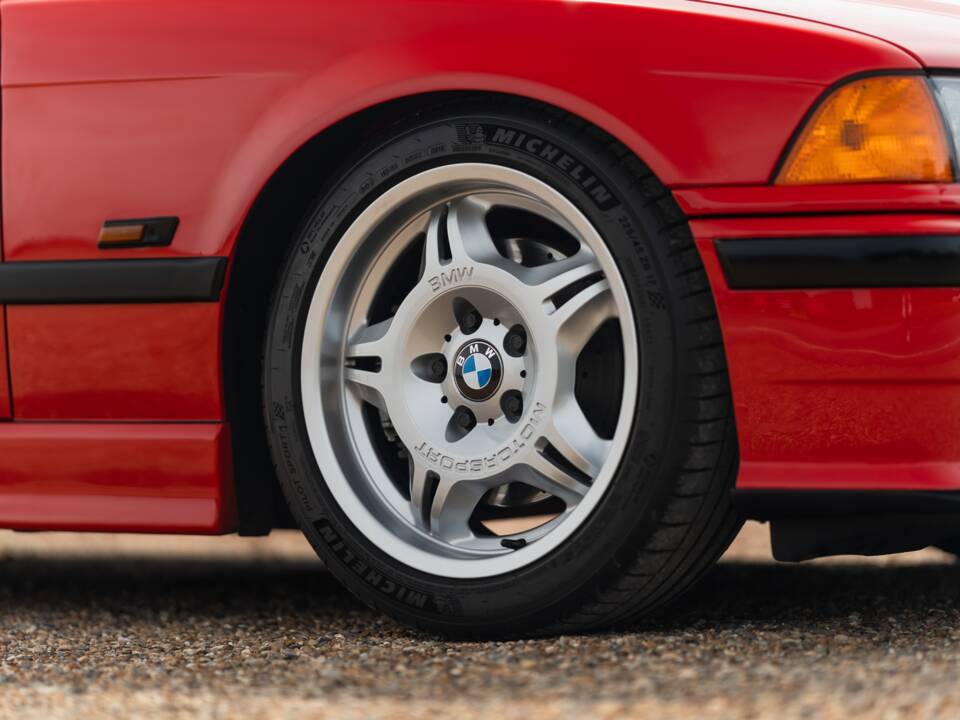 Image 25/37 of BMW M3 (1994)