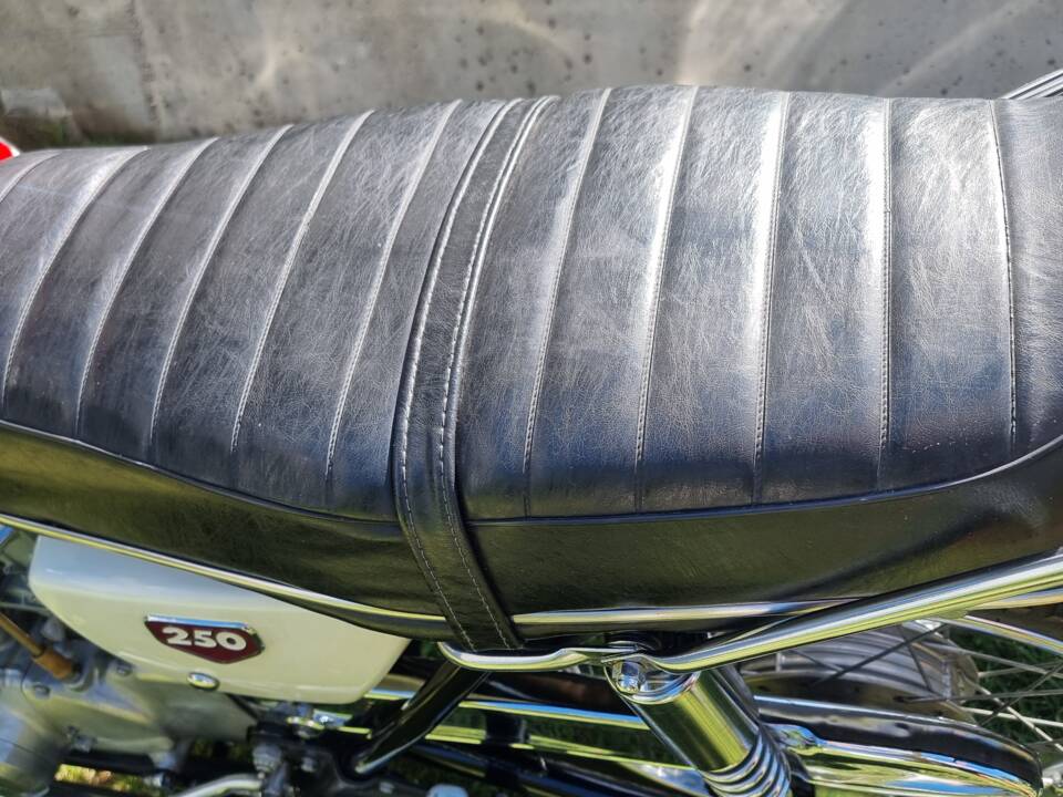 Image 37/63 of Honda CB 250 K2 (1970)