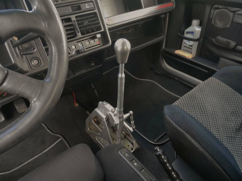 Image 18/26 of Citroën AX Sport (1987)