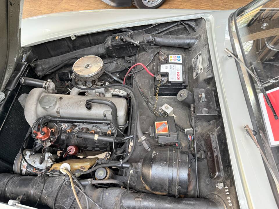Image 15/17 of Mercedes-Benz 190 SL (1961)