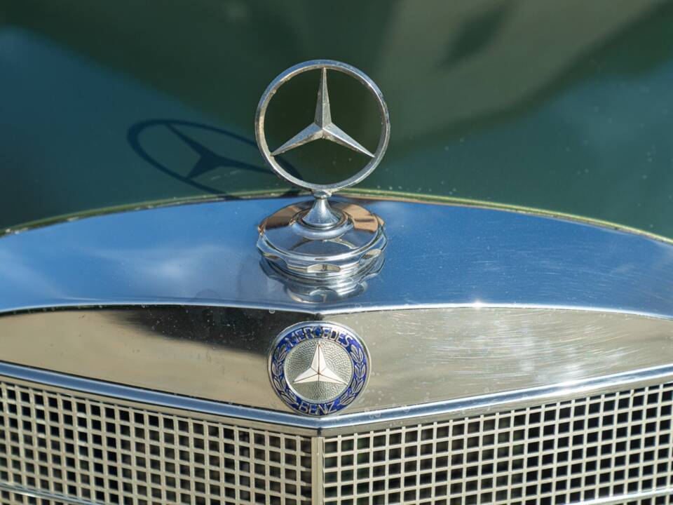 Imagen 44/50 de Mercedes-Benz 220 SE b (1964)