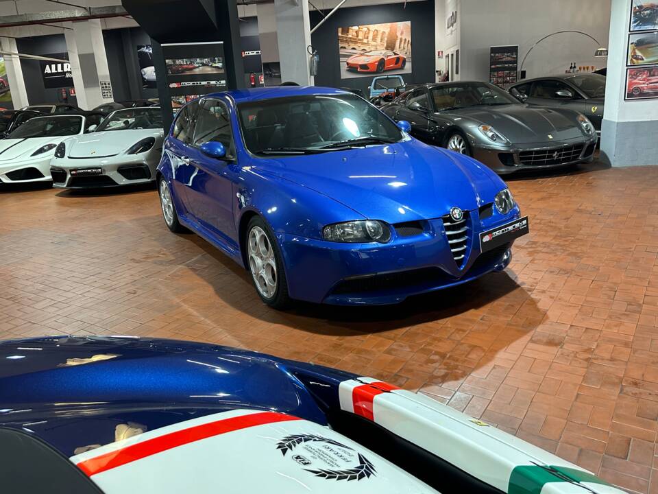 Image 3/22 de Alfa Romeo 147 3.2 GTA (2004)