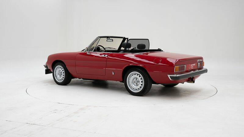 Image 4/15 of Alfa Romeo 2000 Spider Veloce (1981)