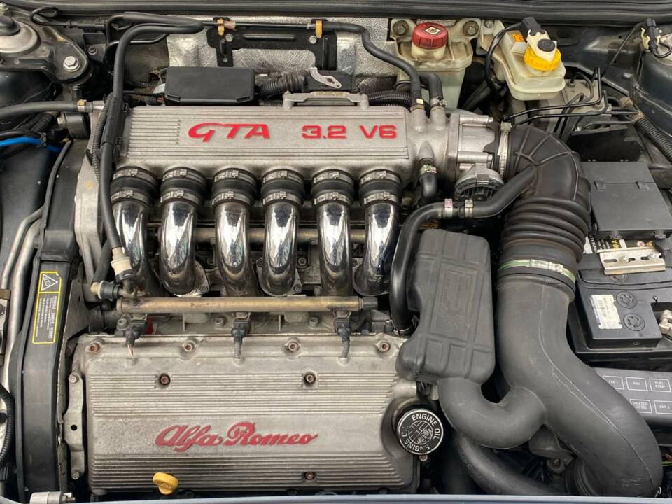 Immagine 4/13 di Alfa Romeo 156 3.2 V6 GTA Sportwagon (2004)